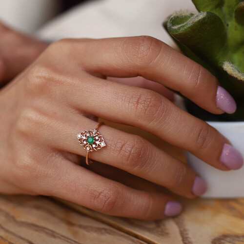 By Golden House - Zümrüt Renkli Art Deco Yüzük By Golden House - Zümrüt Renkli Art Deco Yüzük